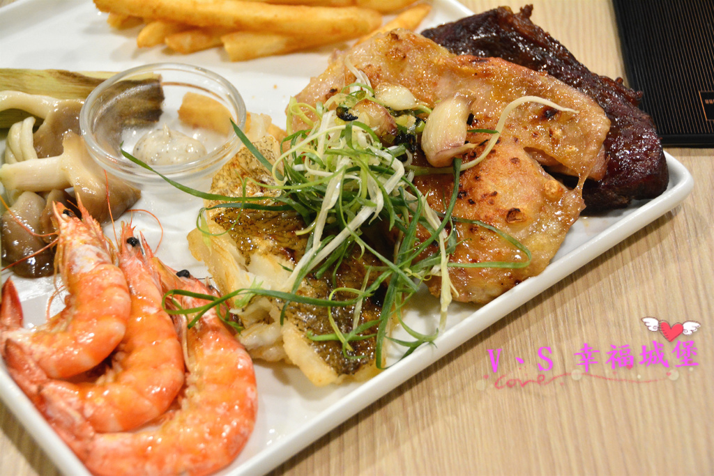 【內湖美食】洋夫人壽喜燒、鍋物、牛排 - 開幕大放送 排餐、火鍋肉品 買一送一,無低消無服務費,讓你大口大口吃肉,吃的開心滿足