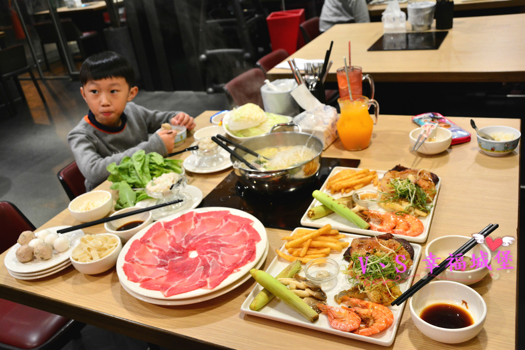 【內湖美食】洋夫人壽喜燒、鍋物、牛排 - 開幕大放送 排餐、火鍋肉品 買一送一,無低消無服務費,讓你大口大口吃肉,吃的開心滿足