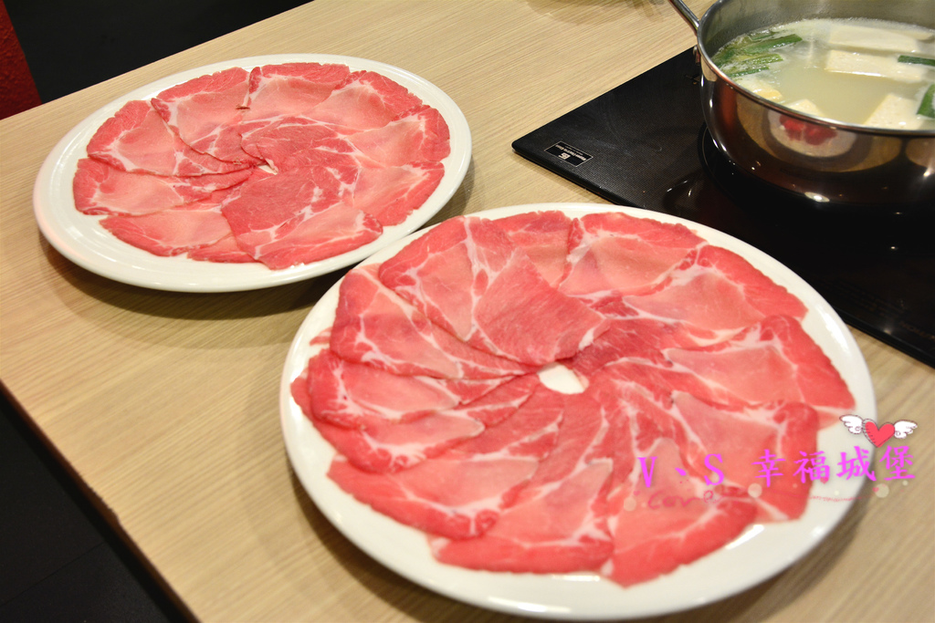 【內湖美食】洋夫人壽喜燒、鍋物、牛排 - 開幕大放送 排餐、火鍋肉品 買一送一,無低消無服務費,讓你大口大口吃肉,吃的開心滿足