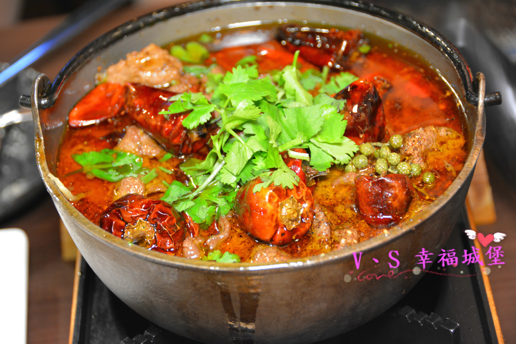 【台北美食】伙房台日私藏料理 ~ 結合川菜、燒烤、日式、鍋物、私房創意料理，一次滿足你多種享受，滿800就可用一元選一道菜喔!快約好友、姐妹淘來一趟美食之旅吧