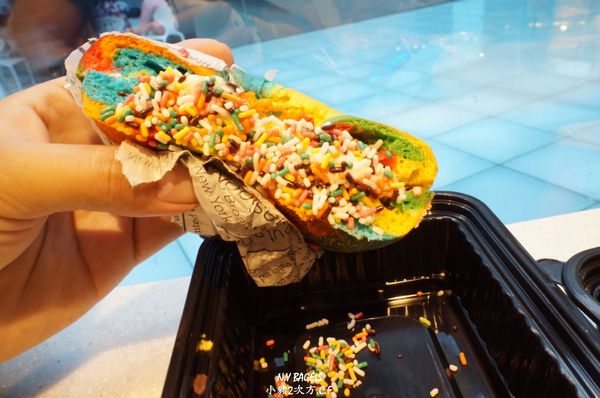 N.Y BAGELS  紐約貝果(高雄情人節快閃活動)：『N.Y BAGELS 紐約貝果』 高雄情人節快閃活動 彩虹貝果＆粉紅貝果 女孩都要尖叫了！