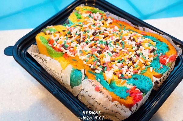 N.Y BAGELS  紐約貝果(高雄情人節快閃活動)：『N.Y BAGELS 紐約貝果』 高雄情人節快閃活動 彩虹貝果＆粉紅貝果 女孩都要尖叫了！