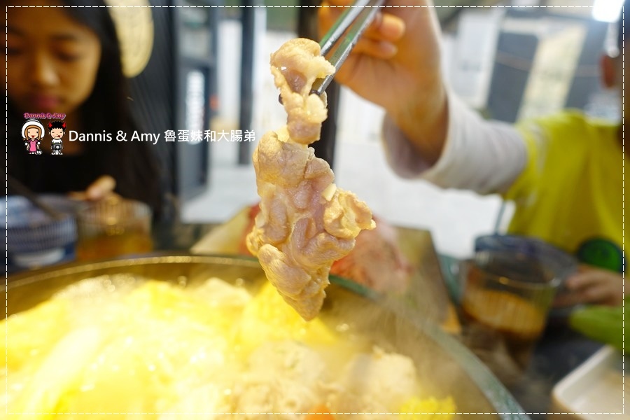 20170318《新竹關新路餐廳推薦》美侯王石頭麻辣火鍋。原味石頭鍋。大滿足大肉盤。現煎手工蛋餃。仙境牛肉︱菜單價位。營業時間~平價好吃美食（貪吃影片） (21).jpg