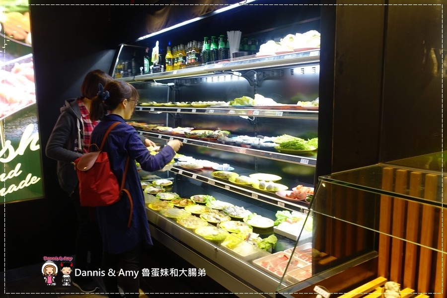 20170318《新竹關新路餐廳推薦》美侯王石頭麻辣火鍋。原味石頭鍋。大滿足大肉盤。現煎手工蛋餃。仙境牛肉︱菜單價位。營業時間~平價好吃美食（貪吃影片） (9).jpg