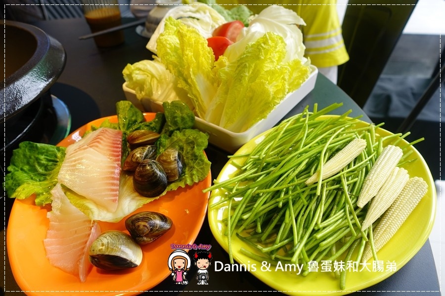 20170318《新竹關新路餐廳推薦》美侯王石頭麻辣火鍋。原味石頭鍋。大滿足大肉盤。現煎手工蛋餃。仙境牛肉︱菜單價位。營業時間~平價好吃美食（貪吃影片） (42).jpg