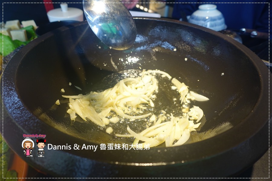 20170318《新竹關新路餐廳推薦》美侯王石頭麻辣火鍋。原味石頭鍋。大滿足大肉盤。現煎手工蛋餃。仙境牛肉︱菜單價位。營業時間~平價好吃美食（貪吃影片） (32).jpg