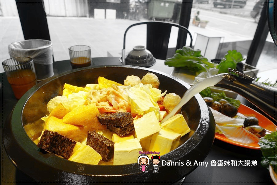 20170318《新竹關新路餐廳推薦》美侯王石頭麻辣火鍋。原味石頭鍋。大滿足大肉盤。現煎手工蛋餃。仙境牛肉︱菜單價位。營業時間~平價好吃美食（貪吃影片） (29).jpg