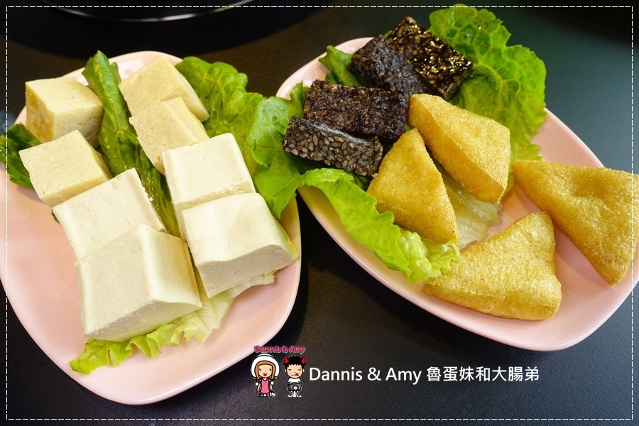 20170318《新竹關新路餐廳推薦》美侯王石頭麻辣火鍋。原味石頭鍋。大滿足大肉盤。現煎手工蛋餃。仙境牛肉︱菜單價位。營業時間~平價好吃美食（貪吃影片） (43).jpg