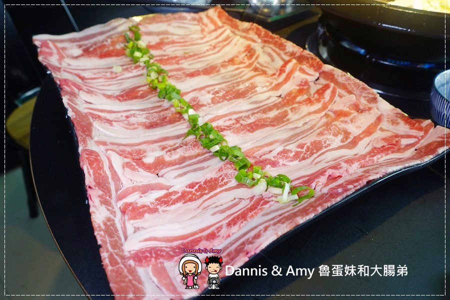 20170318《新竹關新路餐廳推薦》美侯王石頭麻辣火鍋。原味石頭鍋。大滿足大肉盤。現煎手工蛋餃。仙境牛肉︱菜單價位。營業時間~平價好吃美食（貪吃影片） (25).jpg