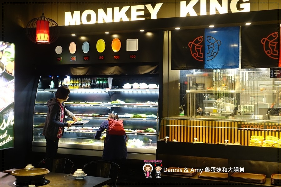 20170318《新竹關新路餐廳推薦》美侯王石頭麻辣火鍋。原味石頭鍋。大滿足大肉盤。現煎手工蛋餃。仙境牛肉︱菜單價位。營業時間~平價好吃美食（貪吃影片） (52).jpg