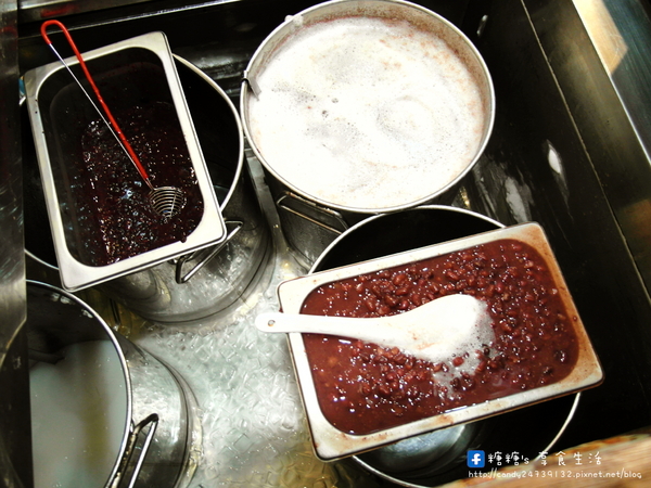 三圓古早味綠豆湯(黎明店):〖台中│美食〗三圓古早味綠豆湯 ❤ 古早味甜湯,堅持每天新鮮現煮,不放隔夜賣!!綠豆湯消暑退火,紅豆湯養顏美容,薏仁湯美白滋潤!!