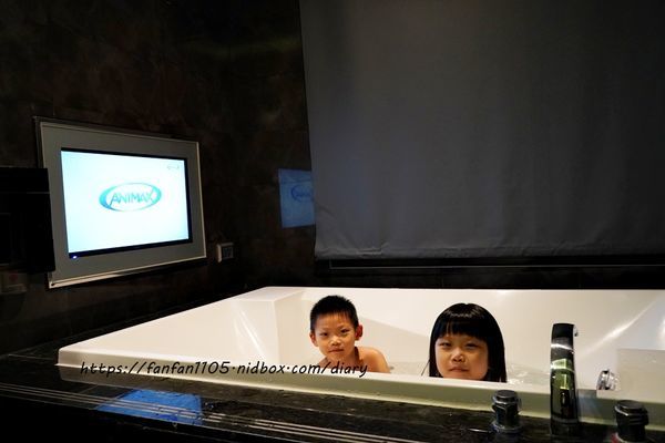 【台中住宿推薦】水雲端旗艦概念旅館 #兒童遊戲室 #switch免費玩 #免費早餐宵夜無限供應 (42).JPG