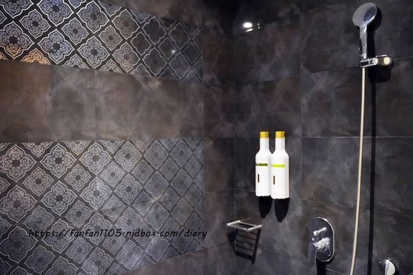 【台中住宿推薦】水雲端旗艦概念旅館 #兒童遊戲室 #switch免費玩 #免費早餐宵夜無限供應 (12).JPG