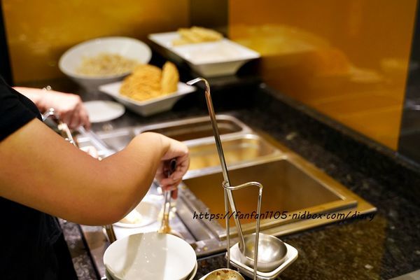 【台中住宿推薦】水雲端旗艦概念旅館 #兒童遊戲室 #switch免費玩 #免費早餐宵夜無限供應 (34).JPG