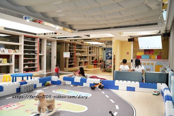 【台中住宿推薦】水雲端旗艦概念旅館 #兒童遊戲室 #switch免費玩 #免費早餐宵夜無限供應 (26).JPG