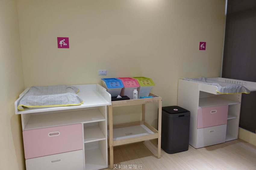 台中》水雲端旗艦概念旅館 有賽車道溜滑梯的親子遊戲室 貼心哺乳育嬰空間 免費提供尿布濕紙巾 - 艾莉絲愛旅行