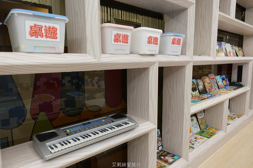 台中》水雲端旗艦概念旅館 有賽車道溜滑梯的親子遊戲室 貼心哺乳育嬰空間 免費提供尿布濕紙巾 - 艾莉絲愛旅行