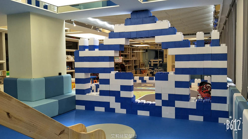 台中》水雲端旗艦概念旅館 有賽車道溜滑梯的親子遊戲室 貼心哺乳育嬰空間 免費提供尿布濕紙巾 - 艾莉絲愛旅行