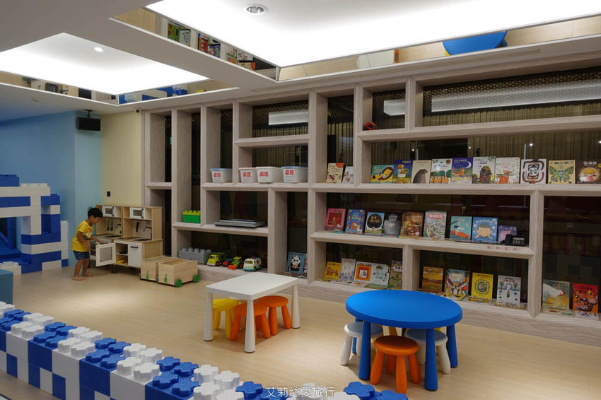 台中》水雲端旗艦概念旅館 有賽車道溜滑梯的親子遊戲室 貼心哺乳育嬰空間 免費提供尿布濕紙巾 - 艾莉絲愛旅行