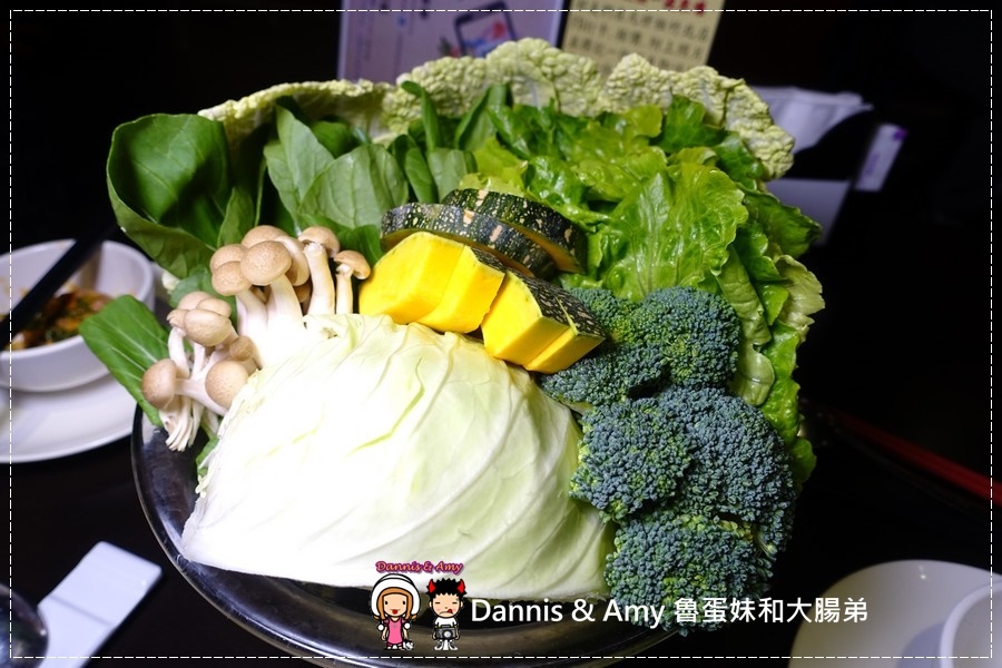 20170216《竹北火鍋餐廳》元世祖精緻鍋物。鴛鴦鍋底-自製酸菜白肉鍋x麻辣鍋︱不只有涮羊肉還有私房菜料理(影片) (29).jpg