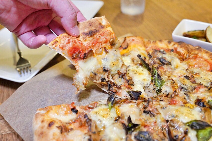 【台北】萬華｜CURA PIZZA，龍眼木窯烤手工披薩，道地拿坡里口味，美食在台北逗陣呷艋舺