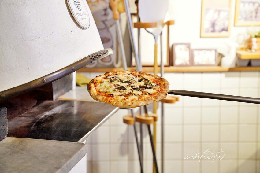 【台北】萬華｜CURA PIZZA，龍眼木窯烤手工披薩，道地拿坡里口味，美食在台北逗陣呷艋舺