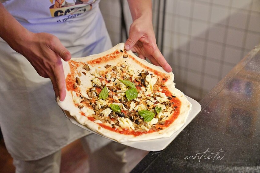 【台北】萬華｜CURA PIZZA，龍眼木窯烤手工披薩，道地拿坡里口味，美食在台北逗陣呷艋舺