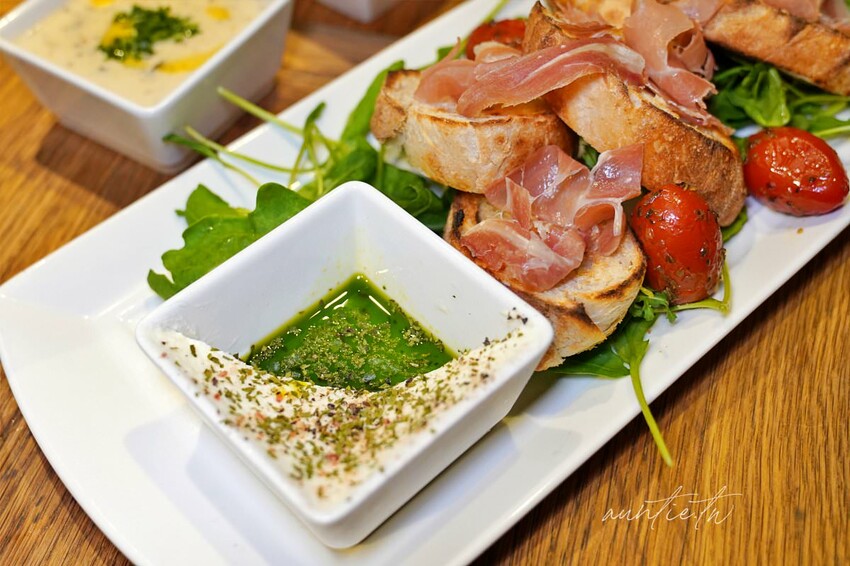 【台北】萬華｜CURA PIZZA，龍眼木窯烤手工披薩，道地拿坡里口味，美食在台北逗陣呷艋舺