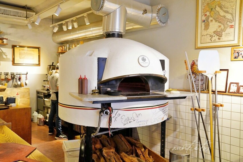 【台北】萬華｜CURA PIZZA，龍眼木窯烤手工披薩，道地拿坡里口味，美食在台北逗陣呷艋舺