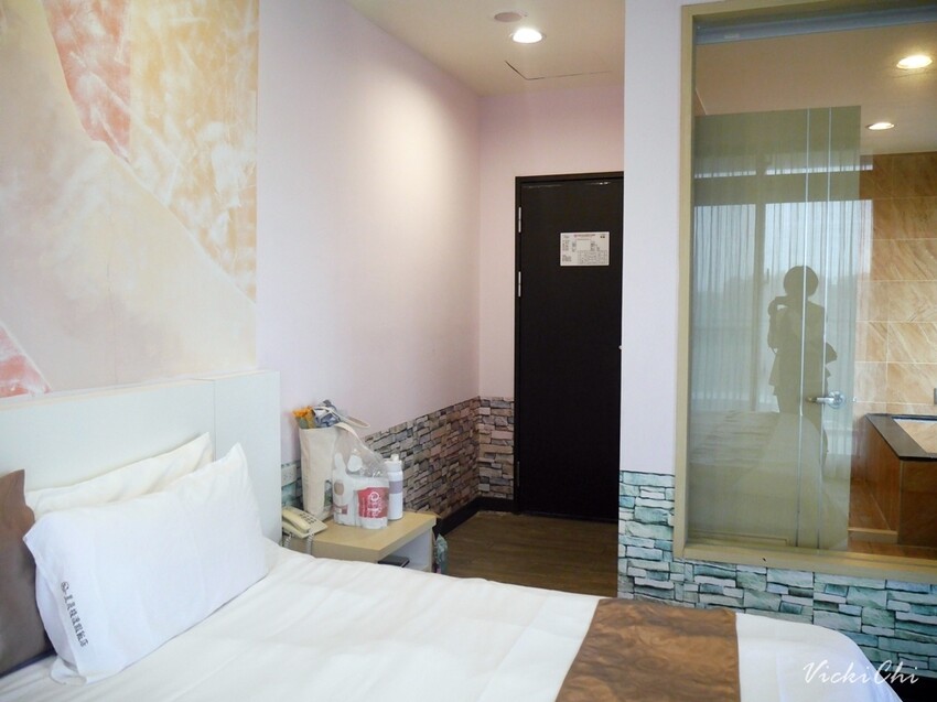 /tmp/phpyyrwMb /tmp/phpyyrwMb