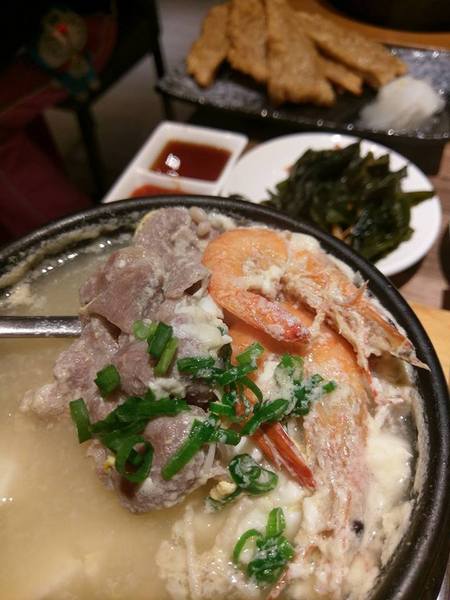 北村豆腐家 豆腐煲.鐵拌飯.韓料理:北村豆腐家-中友百貨地下美食街韓式料理 豆腐煲選擇多 小菜免費吃到飽 餐後還有超美味冰淇淋等著我