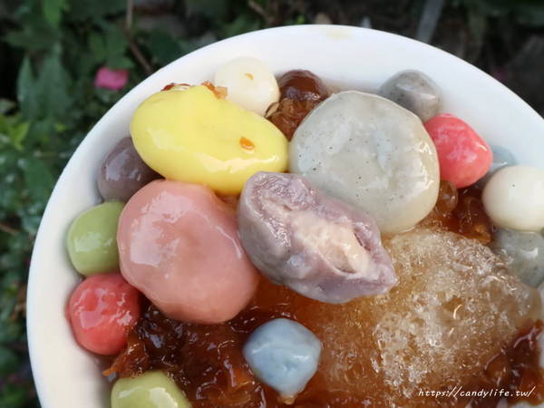 蘇媽媽湯圓(台中店):台中美食│蘇媽媽湯圓-台中店〃台中湯圓推薦,冬至必備!超繽紛彩色湯圓,近草悟道~