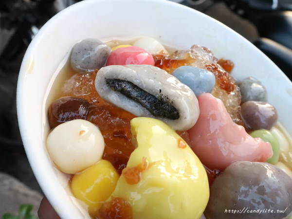 蘇媽媽湯圓(台中店):台中美食│蘇媽媽湯圓-台中店〃台中湯圓推薦,冬至必備!超繽紛彩色湯圓,近草悟道~