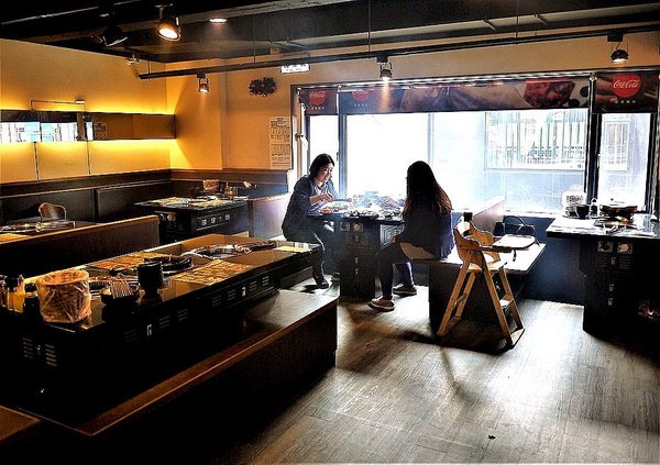 瓦崎燒烤火鍋(西門店):【台北美食】西門町燒肉吃到飽 <瓦崎燒烤火鍋(西門店)>.天使紅蝦 / 頂級Prime無骨牛小排 / 生蠔 無限吃到飽.台灣生啤 無限暢飲