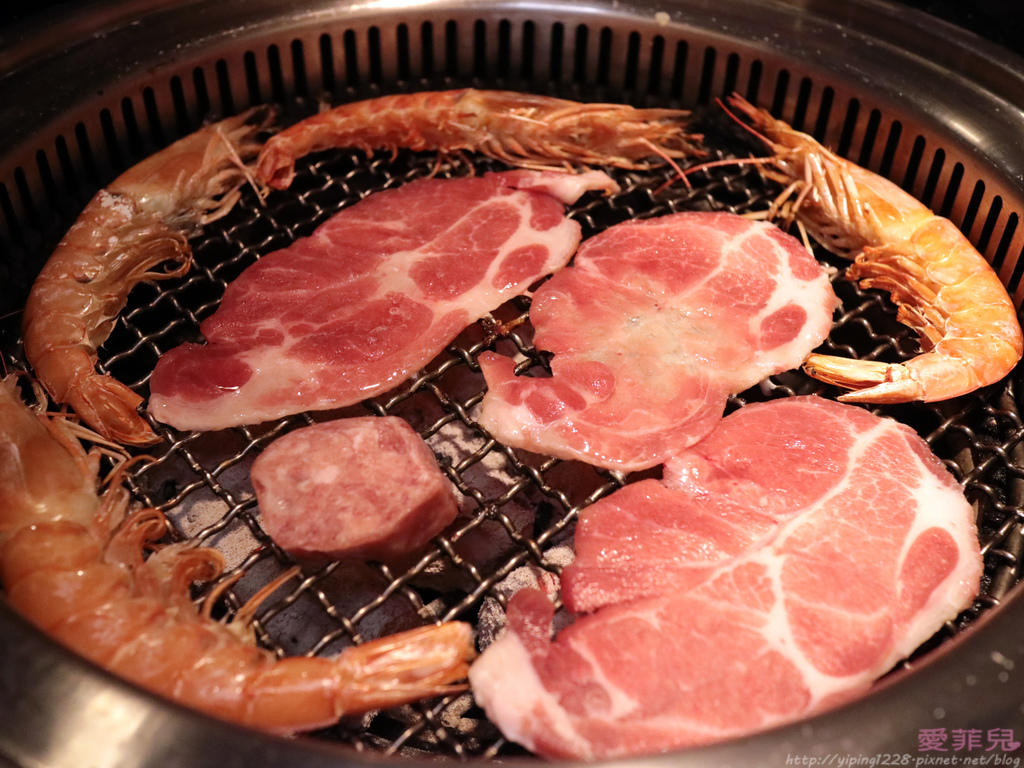 西門町瓦崎燒烤火鍋吃到飽