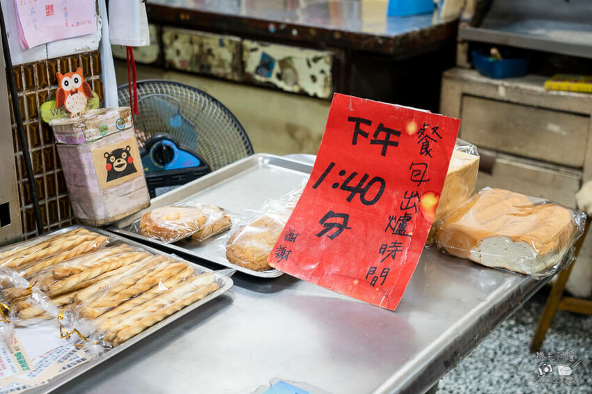 高雄鹽埕市場人氣三郎麵包廠!高雄麵包界小傳奇,讓人排隊也甘願。