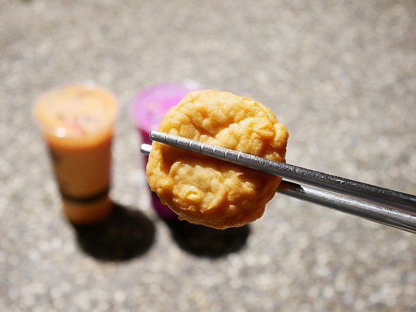 招財貓御佃煮：招財貓御佃煮-高雄三民區宵夜  小小貨卡上乘載著各種美味日式食材  許多台灣沒看過的關東煮   想吃先看臉書追蹤出沒地點