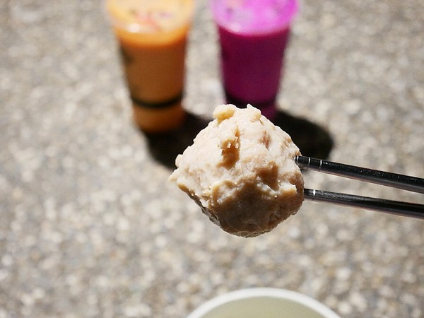 招財貓御佃煮：招財貓御佃煮-高雄三民區宵夜  小小貨卡上乘載著各種美味日式食材  許多台灣沒看過的關東煮   想吃先看臉書追蹤出沒地點