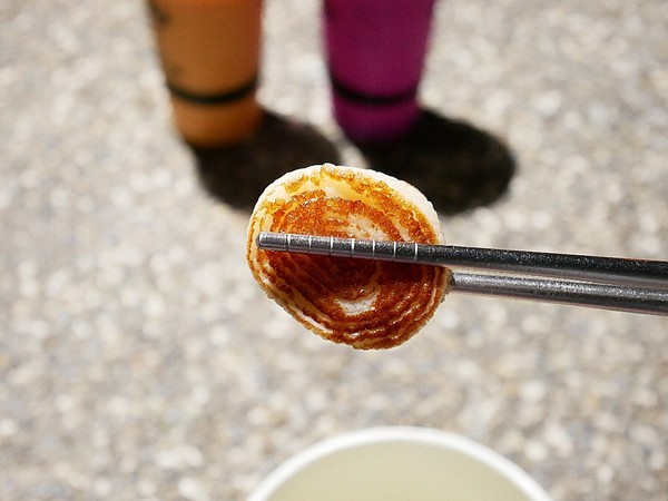 招財貓御佃煮：招財貓御佃煮-高雄三民區宵夜  小小貨卡上乘載著各種美味日式食材  許多台灣沒看過的關東煮   想吃先看臉書追蹤出沒地點