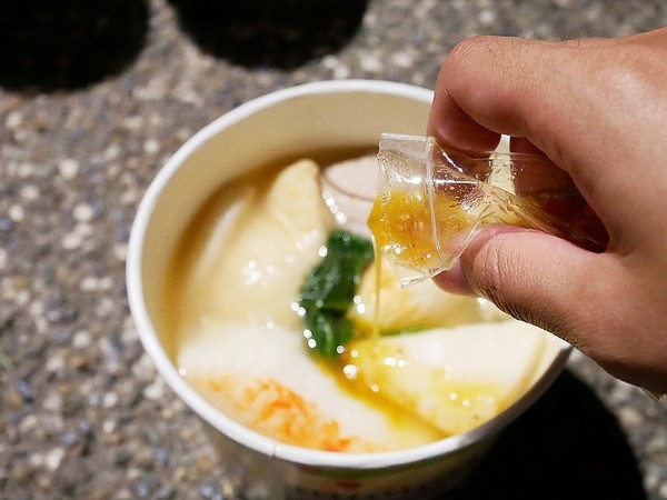 招財貓御佃煮：招財貓御佃煮-高雄三民區宵夜  小小貨卡上乘載著各種美味日式食材  許多台灣沒看過的關東煮   想吃先看臉書追蹤出沒地點