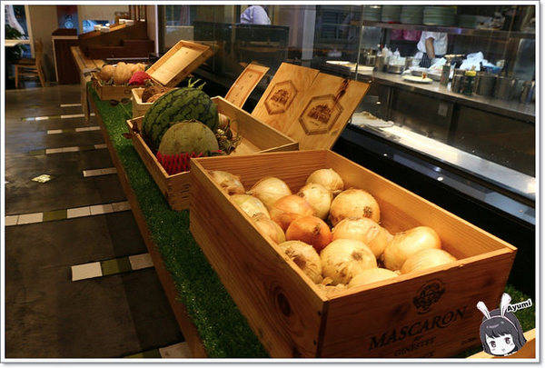 好田洋食餐廳：[食記]►台南東區◄好田洋食餐廳/五人同行一人免費/吃到飽的鮮食蔬活吧/備有室內停車場/美式炭烤豬肋排/招牌燉牛舌VS起司歐姆蛋