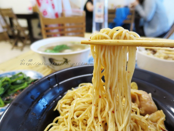 蜀留香川味擔擔麵‧酸辣粉：別具風味 ‧ 蜀留香川味擔擔麵