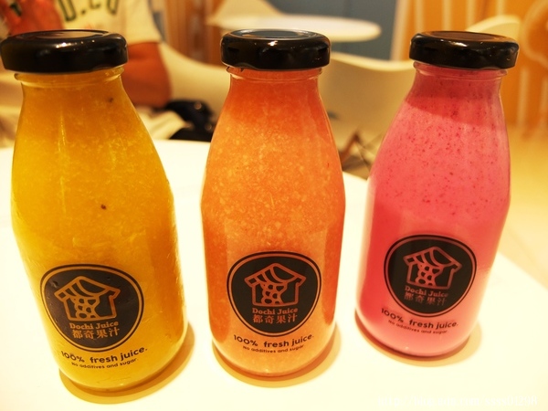 Dochi Juice 都奇果汁嘉義秀泰店:美食體驗【都奇果汁嘉義秀泰店】喝果汁玩積木DIY 多樣新鮮蔬果自由組合 客製化百分之百純天然果汁
