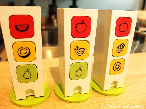 Dochi Juice 都奇果汁嘉義秀泰店:美食體驗【都奇果汁嘉義秀泰店】喝果汁玩積木DIY 多樣新鮮蔬果自由組合 客製化百分之百純天然果汁