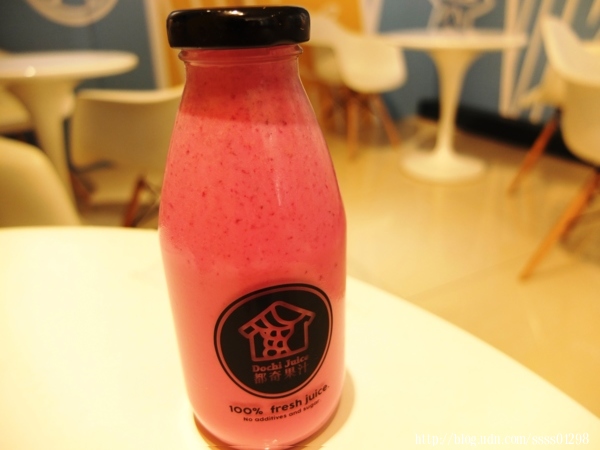 Dochi Juice 都奇果汁嘉義秀泰店:美食體驗【都奇果汁嘉義秀泰店】喝果汁玩積木DIY 多樣新鮮蔬果自由組合 客製化百分之百純天然果汁