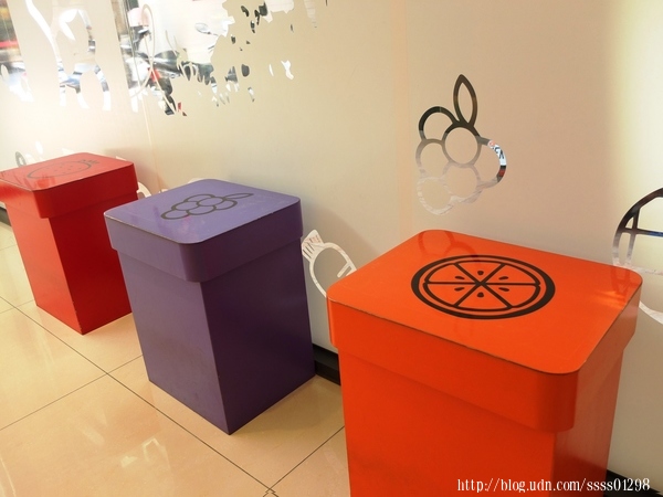 Dochi Juice 都奇果汁嘉義秀泰店:美食體驗【都奇果汁嘉義秀泰店】喝果汁玩積木DIY 多樣新鮮蔬果自由組合 客製化百分之百純天然果汁