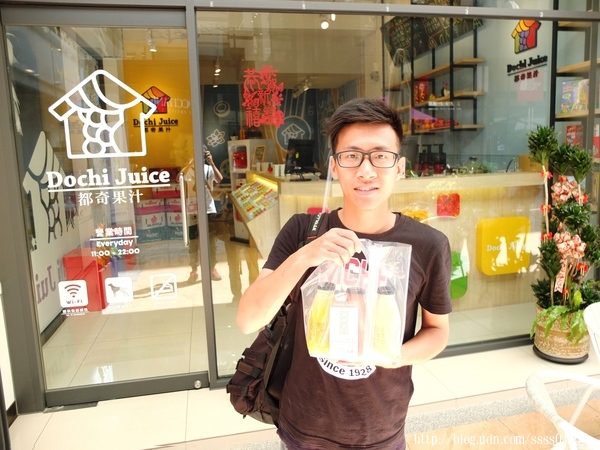 Dochi Juice 都奇果汁嘉義秀泰店:美食體驗【都奇果汁嘉義秀泰店】喝果汁玩積木DIY 多樣新鮮蔬果自由組合 客製化百分之百純天然果汁