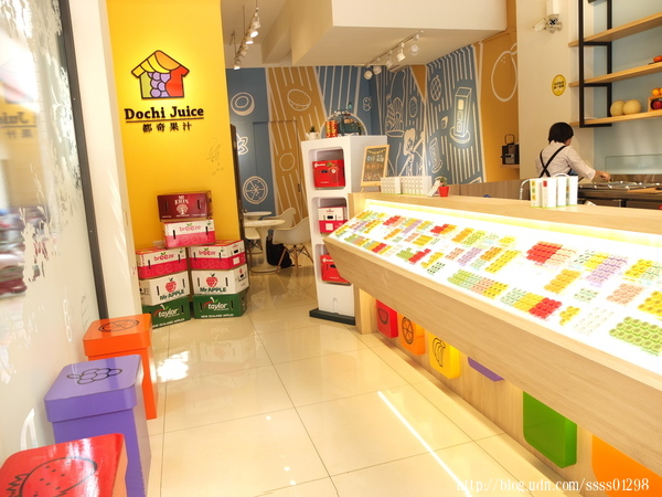 Dochi Juice 都奇果汁嘉義秀泰店:美食體驗【都奇果汁嘉義秀泰店】喝果汁玩積木DIY 多樣新鮮蔬果自由組合 客製化百分之百純天然果汁