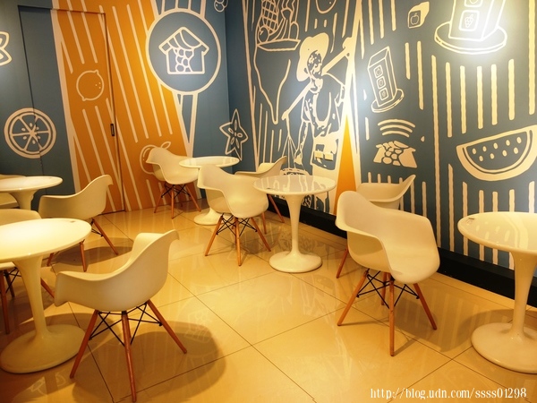 Dochi Juice 都奇果汁嘉義秀泰店:美食體驗【都奇果汁嘉義秀泰店】喝果汁玩積木DIY 多樣新鮮蔬果自由組合 客製化百分之百純天然果汁