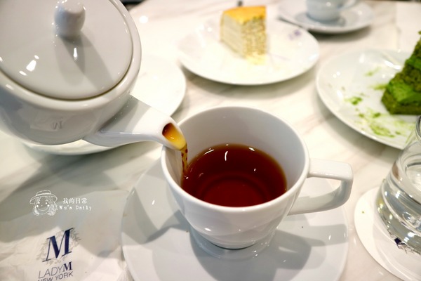 Lady M 台灣旗艦店:├吃喝┤├國父紀念館站┤Lady M台灣旗艦店-來自紐約傳說中的LV千層蛋糕!